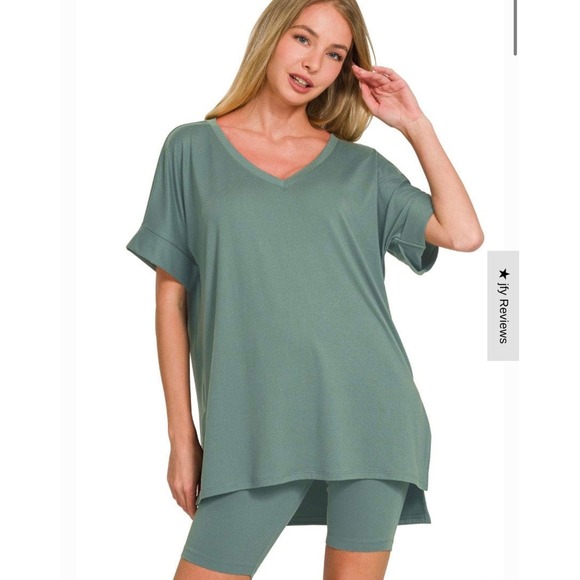 Zena Pants - Zenana V-Neck Top & Biker Shorts Set – Light Green – Size Small – New